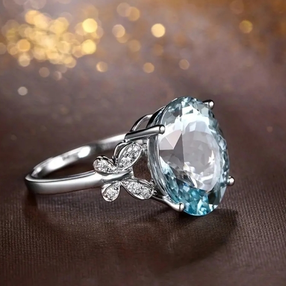Sea Blue Aquamarine Ring - Picture 2 of 3